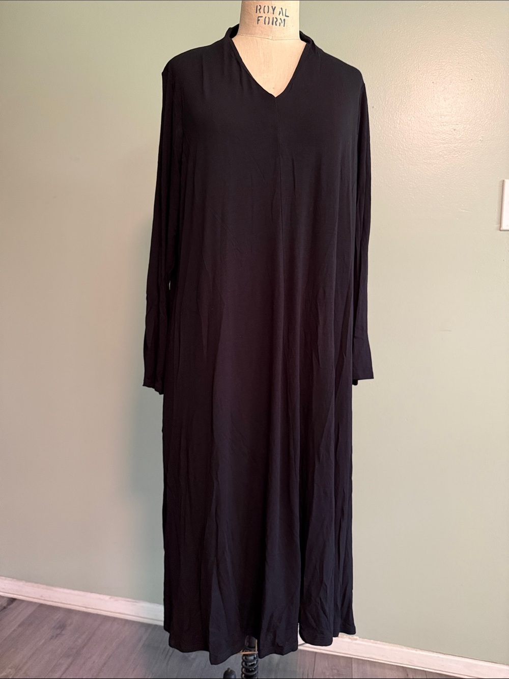 Eileen Fisher Black V-Neck Long-Sleeve Midi Dress